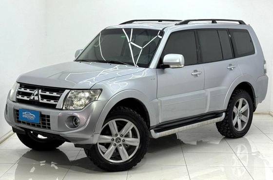 MITSUBISHI PAJERO FULL 3.2 HPE 4X4 16V TURBO INTERCOOLER DIESEL 4P AUTOMÁTICO MITSUBISHI PAJERO FULL 3.2 HPE 4X4 16V TURBO INTERCOOLER DIESEL 4P AUTOMÁTICO